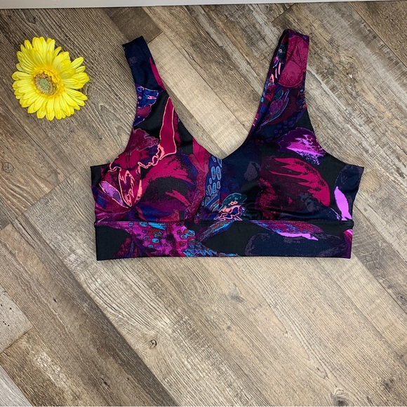 All In Motion NWT Black Tropical Twist Back Sports Bra Size Medium